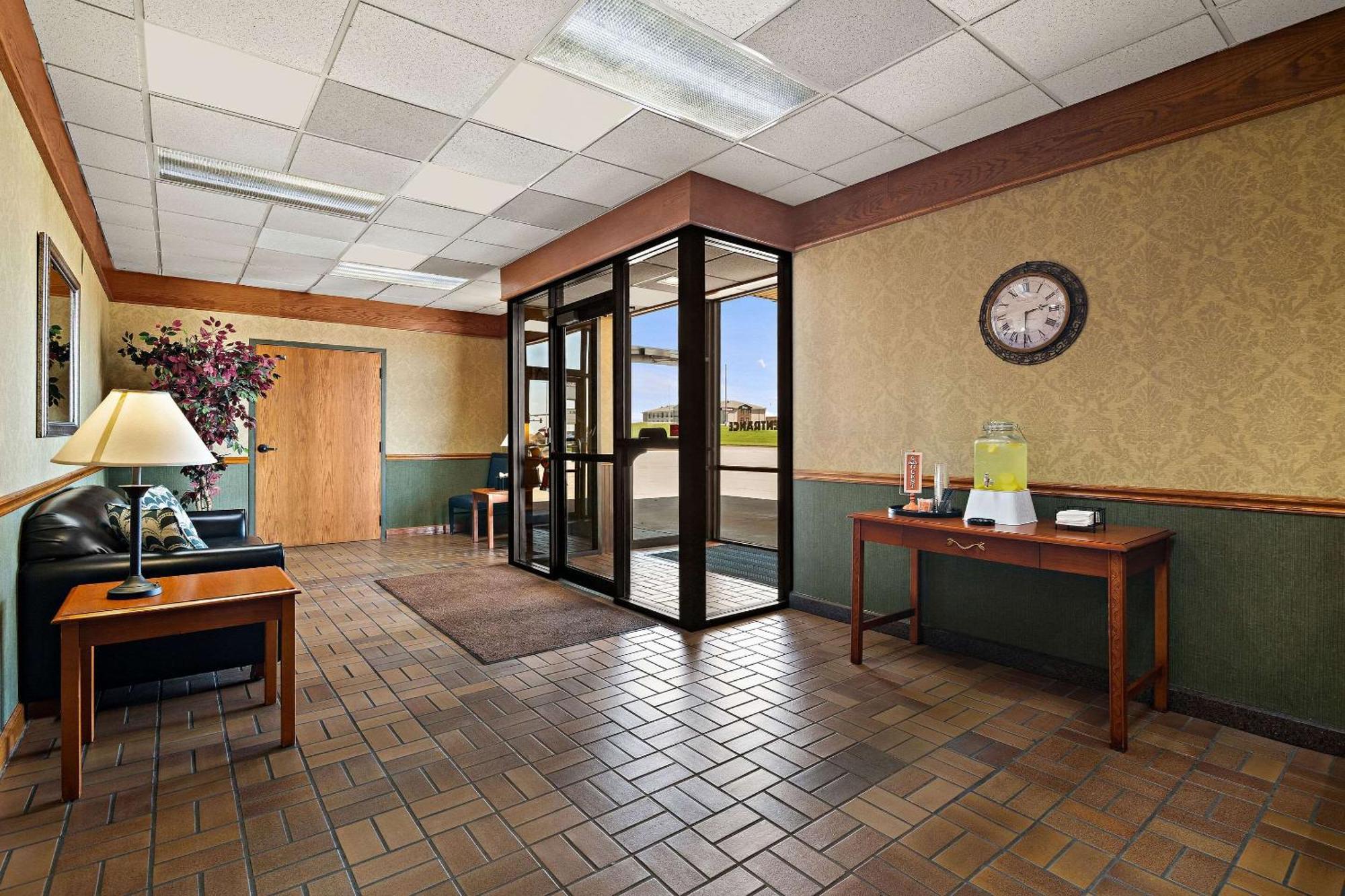 Rodeway Inn McPherson Exterior photo