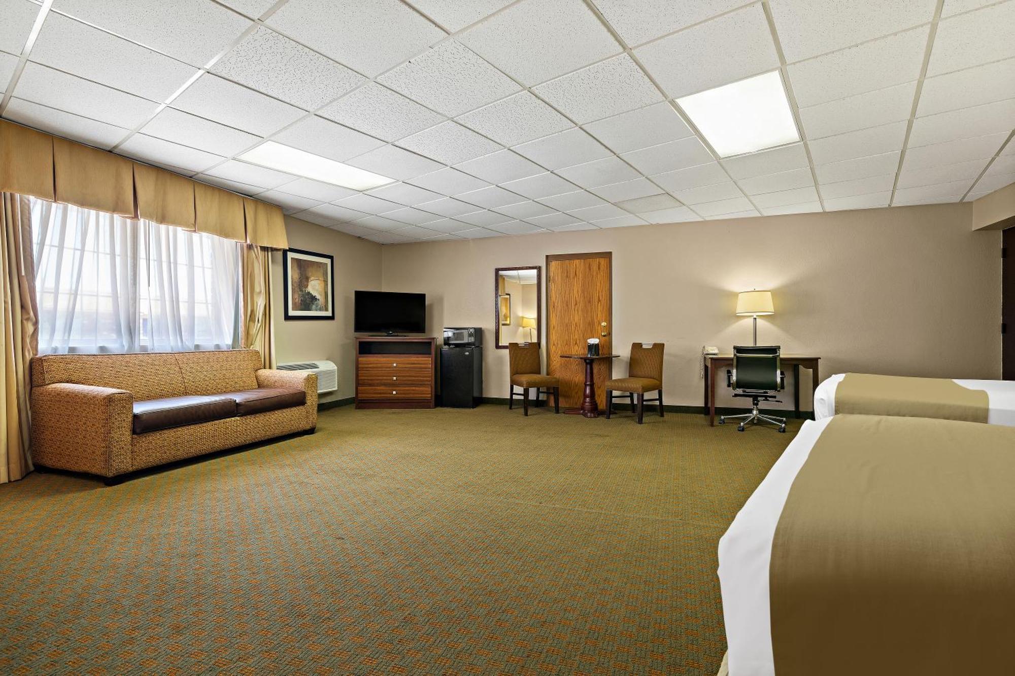 Rodeway Inn McPherson Exterior photo