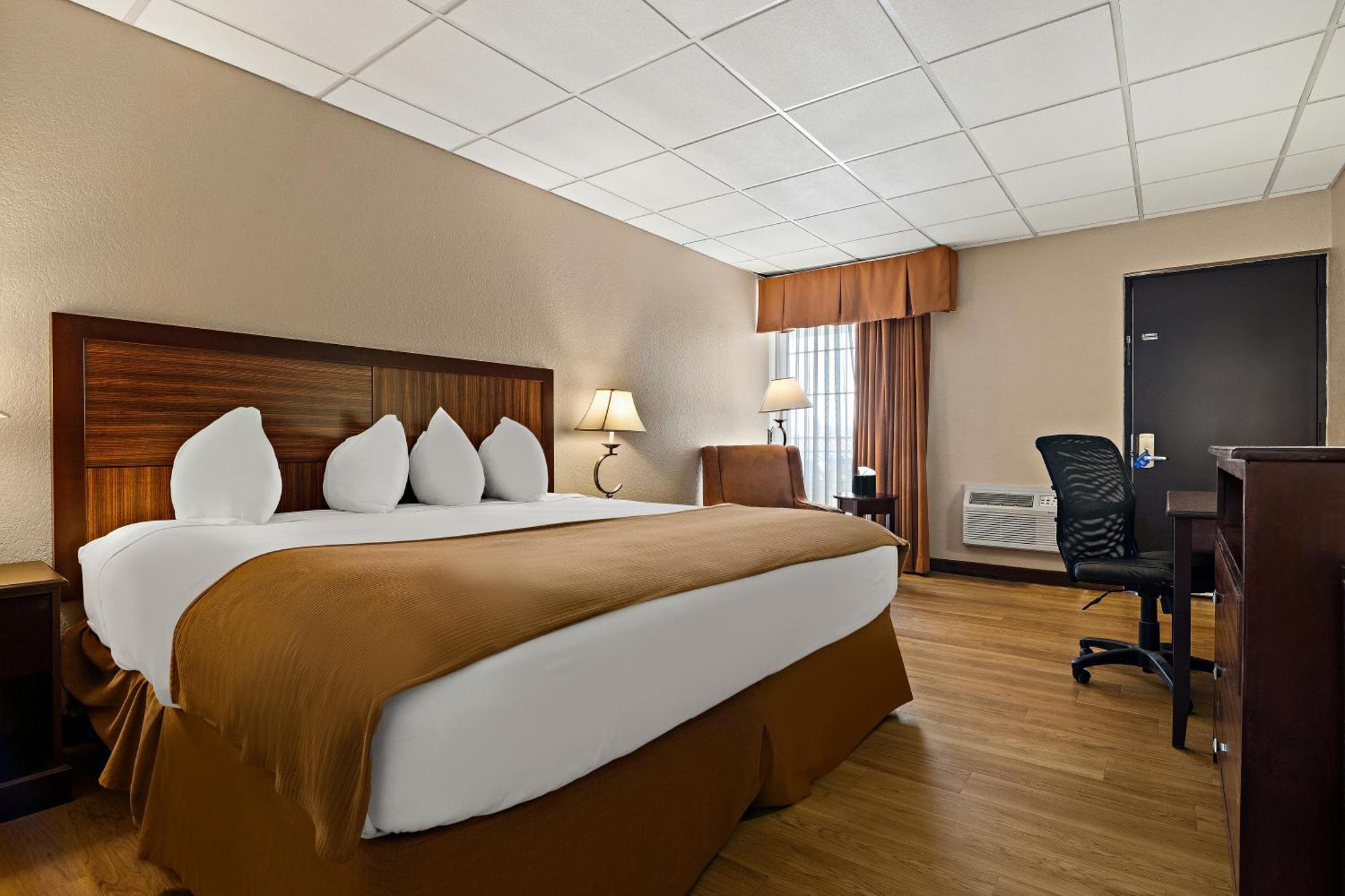 Rodeway Inn McPherson Room photo