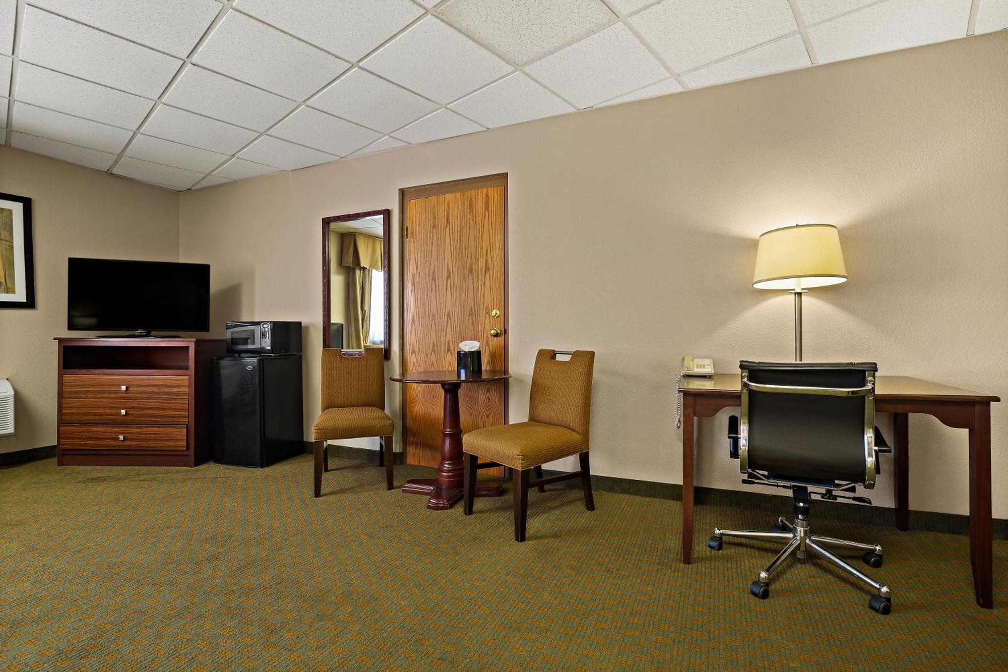 Rodeway Inn McPherson Room photo