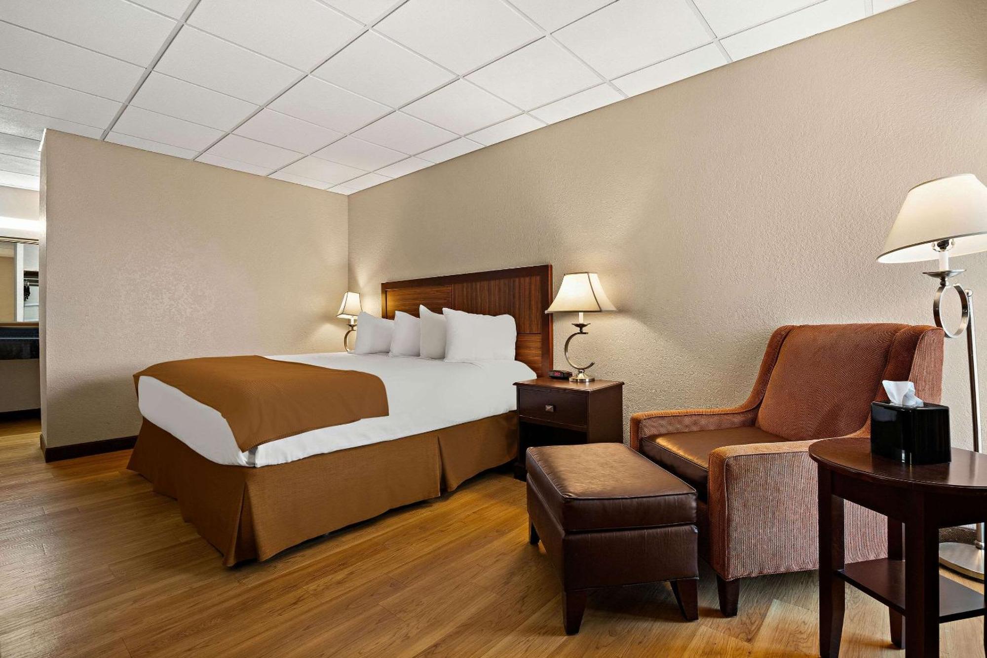 Rodeway Inn McPherson Exterior photo
