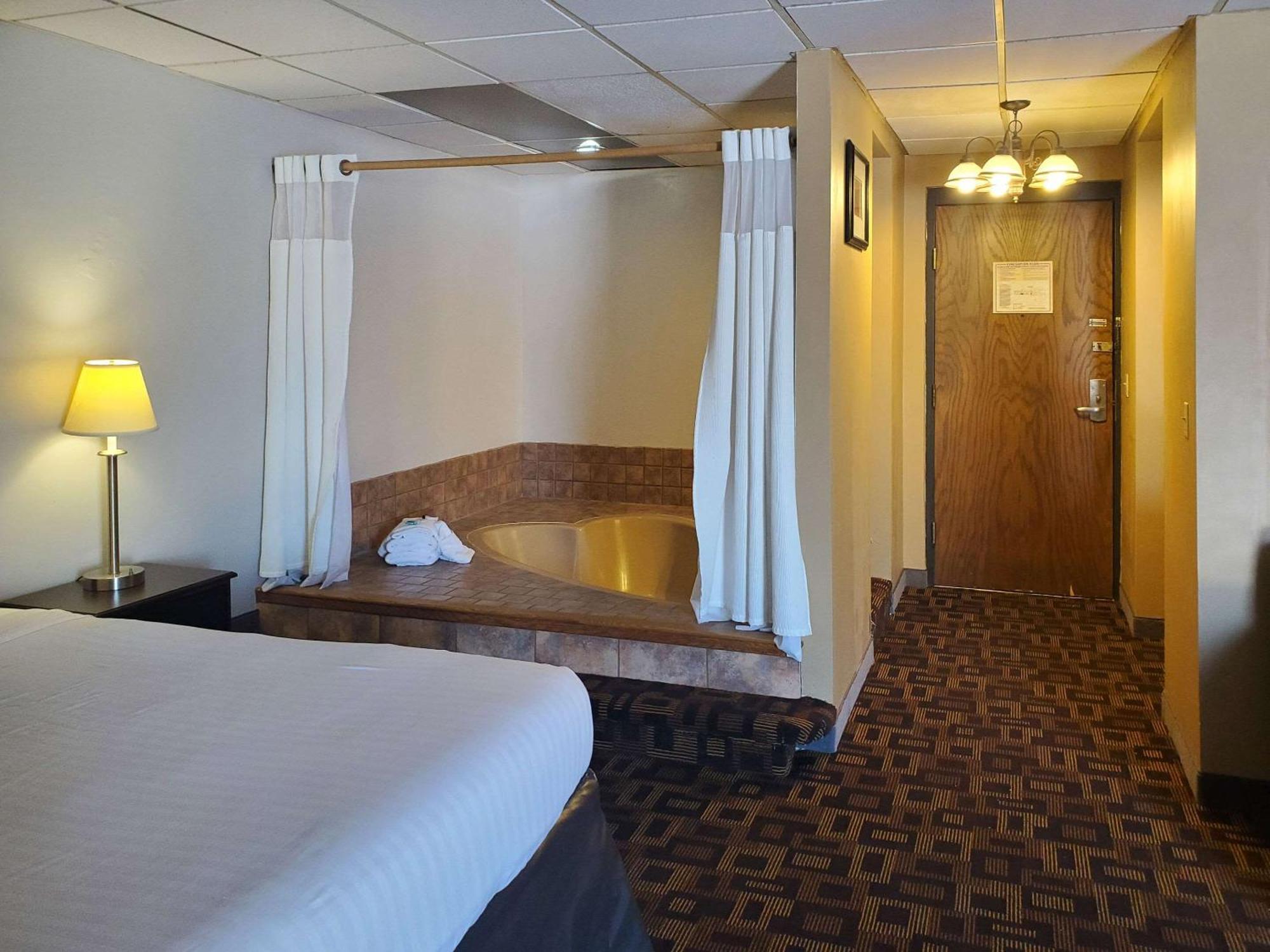 Rodeway Inn McPherson Exterior photo